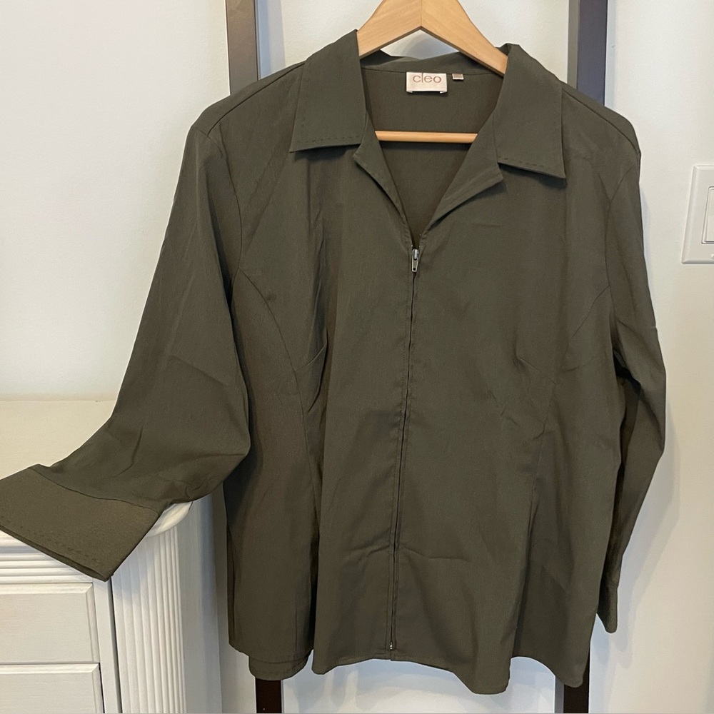 XL cleo zip up blouse. Olive coloured. EUC. Vintage?